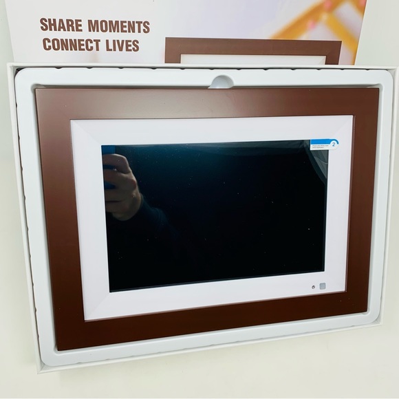 VANKYO F10 FHD WiFi Digital Photo Frame 10.1 " Touch Screen 16 GB Storage - Picture 6 of 7